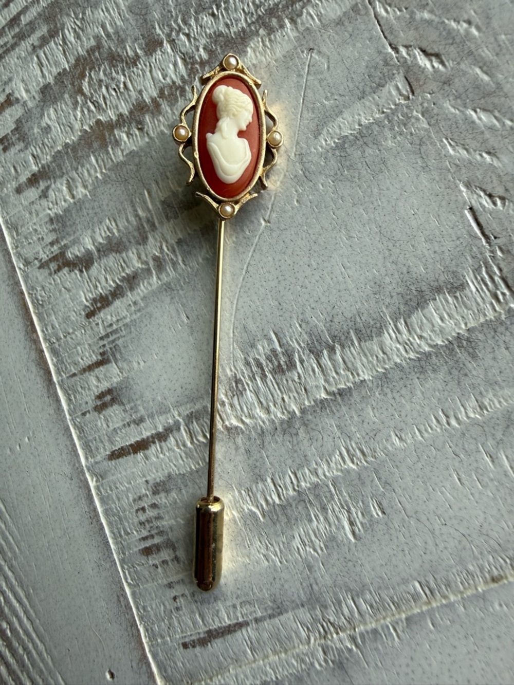 Avon Cameo Hat / Stick Pin Gold Tone Faux Pearl - 1970s